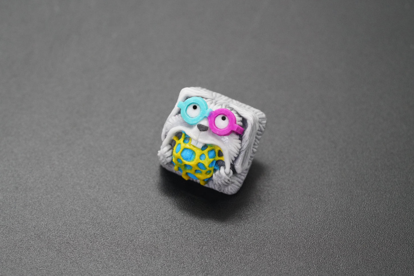 R001