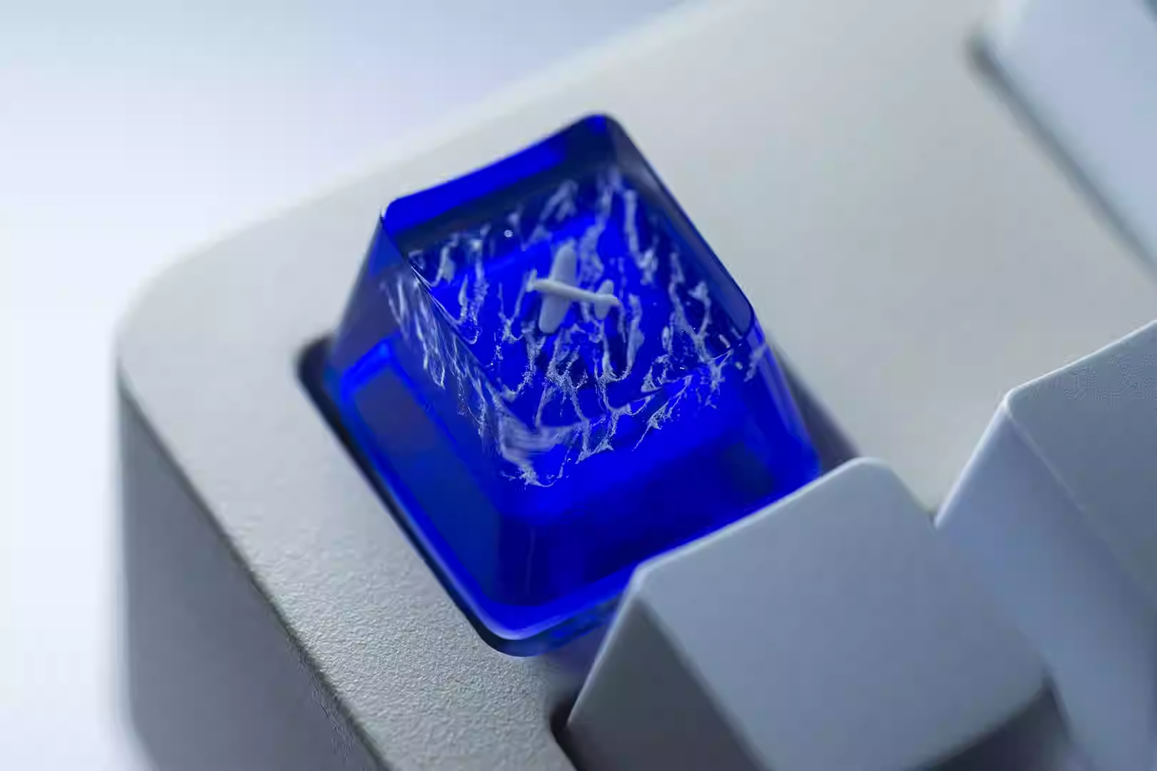 Airplane crossing the ocean creative personalized keycaps, Crystal drops of glue creative keycaps, artistic keycaps
