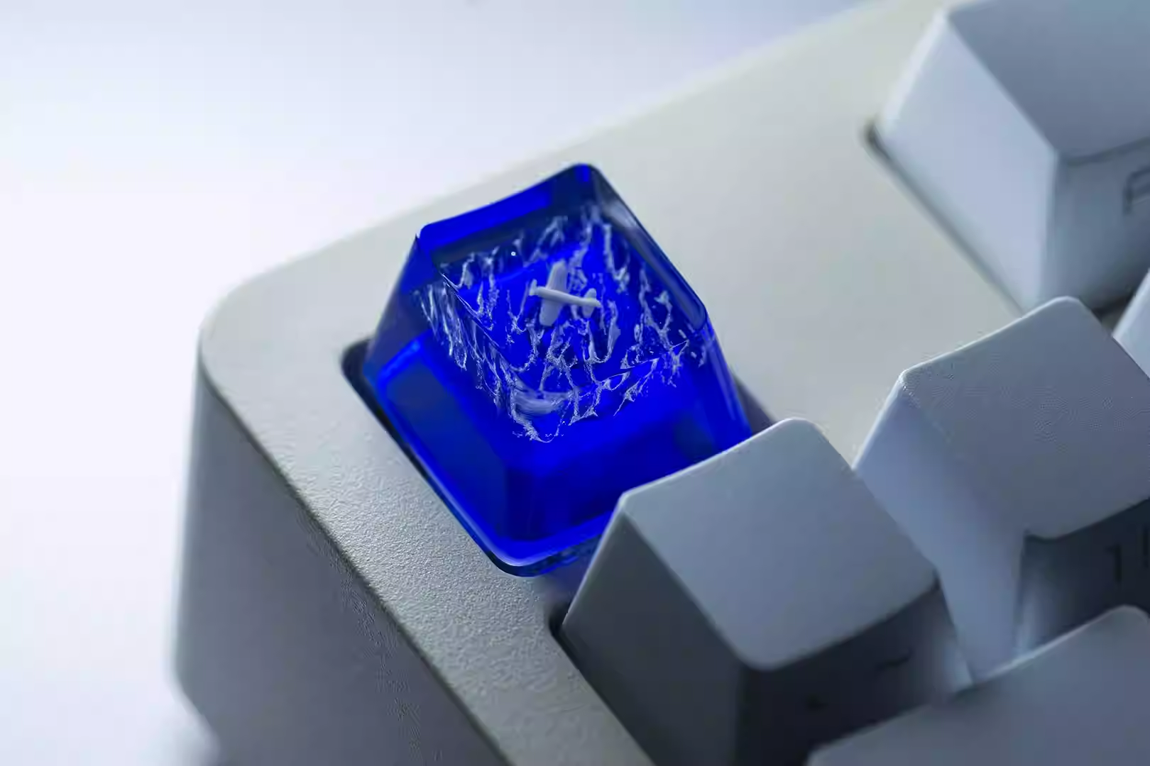 Airplane crossing the ocean creative personalized keycaps, Crystal drops of glue creative keycaps, artistic keycaps