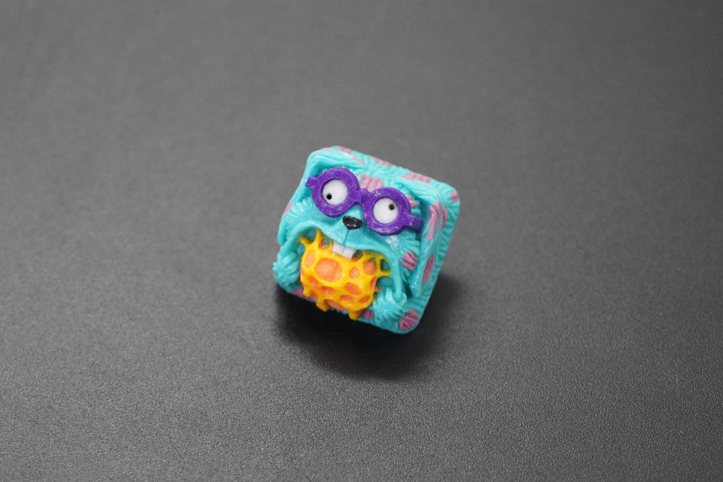R002