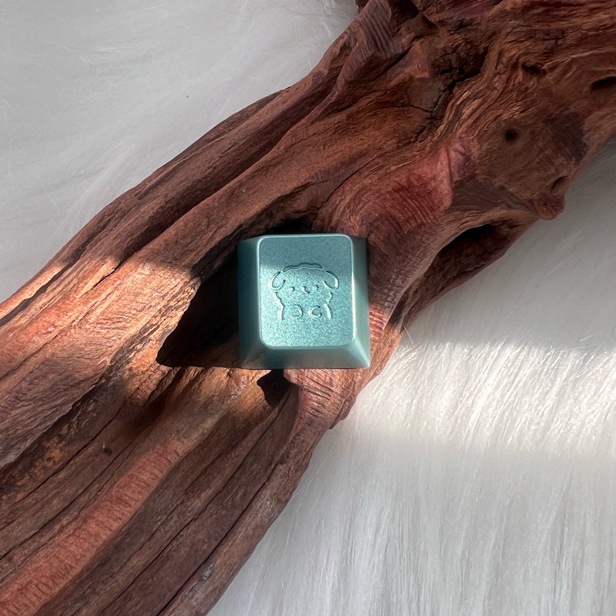 Aluminum alloy anode, simple cute little dog avatar pattern personalized keycap, metal decorative keycap