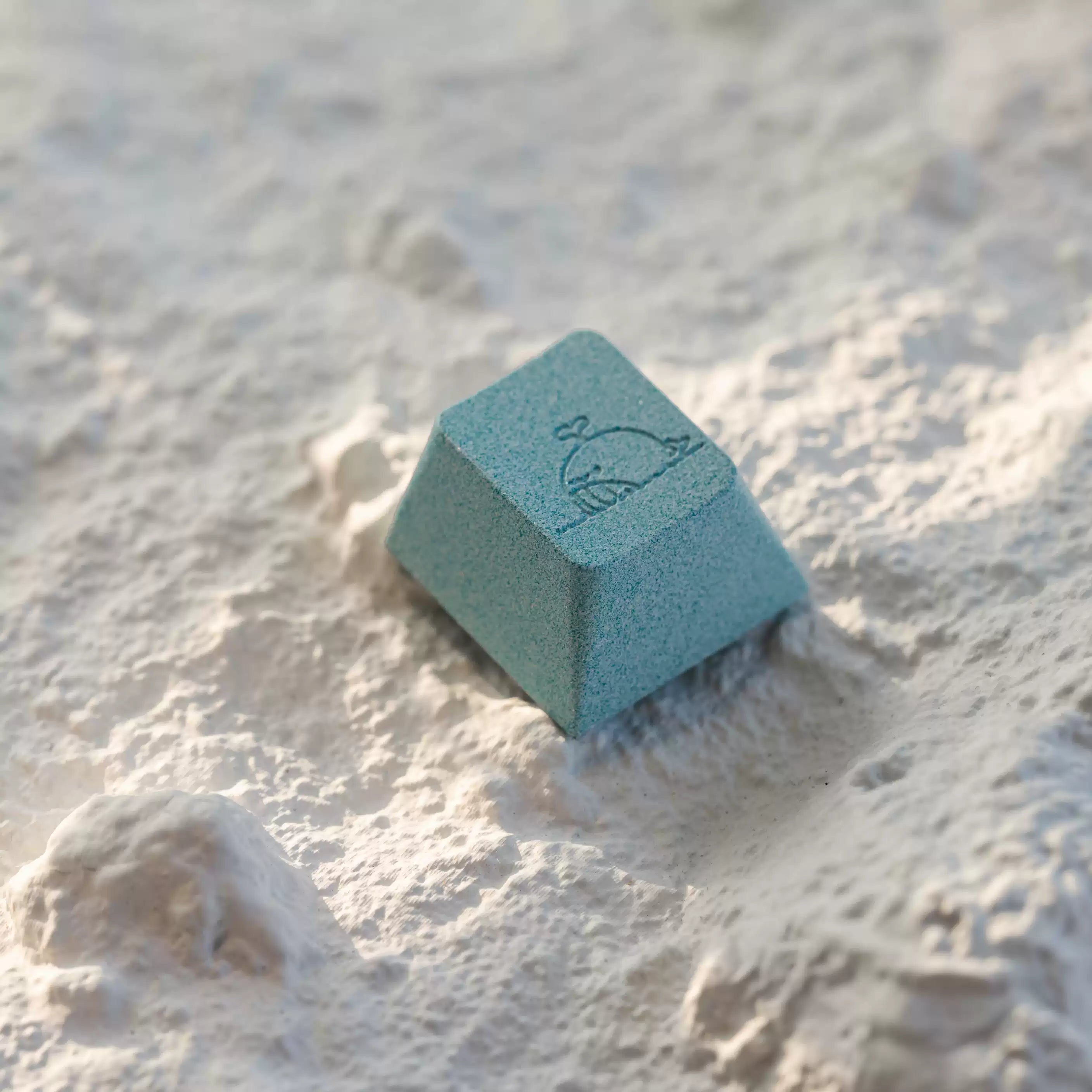 Aluminum alloy CNC keycaps, minimalist whale spray personalized keycaps, metal anode decorative keycaps