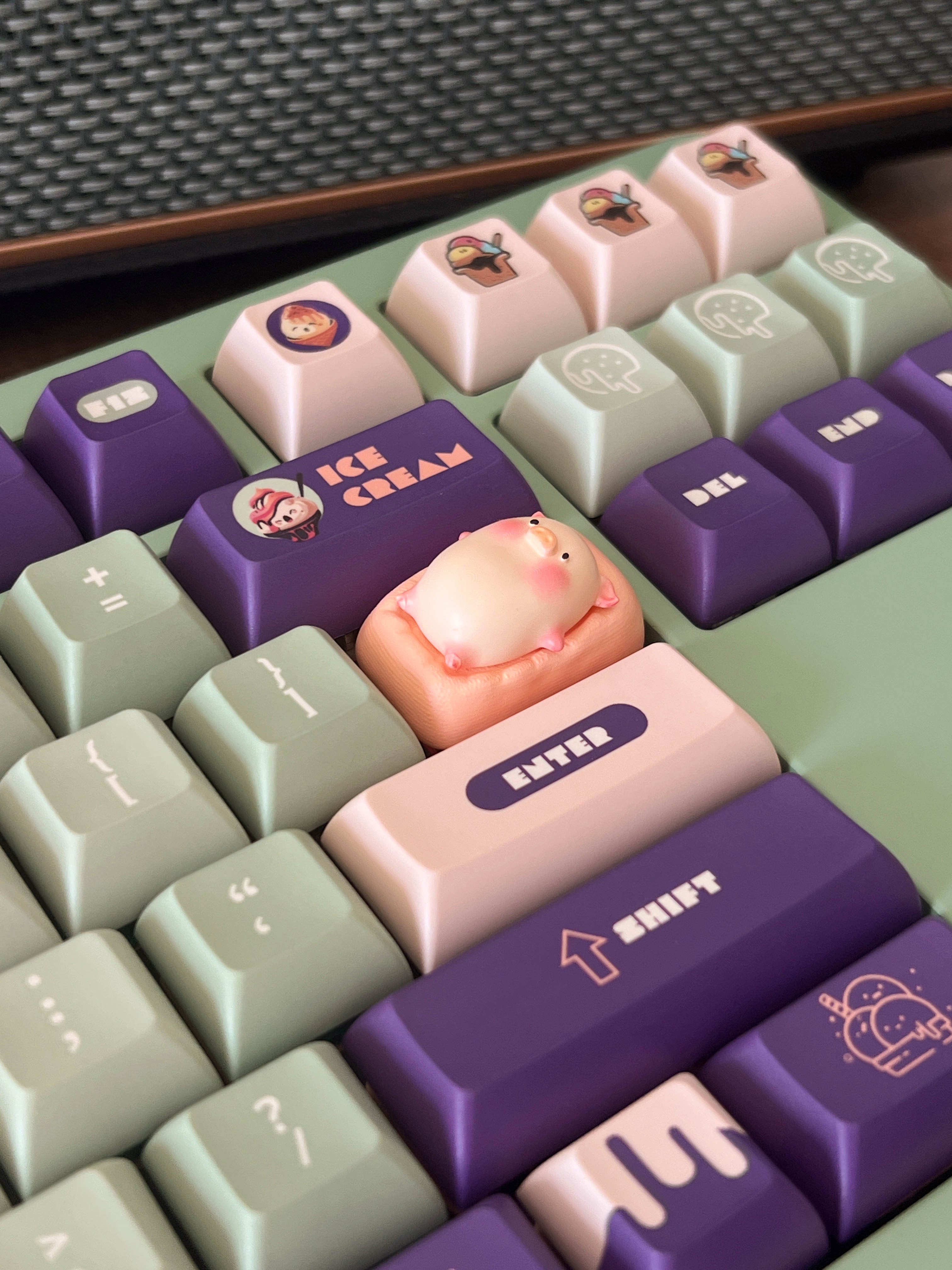 Lying flat pig personality keycap handmade resin cute keycap mechanical keyboard keycap