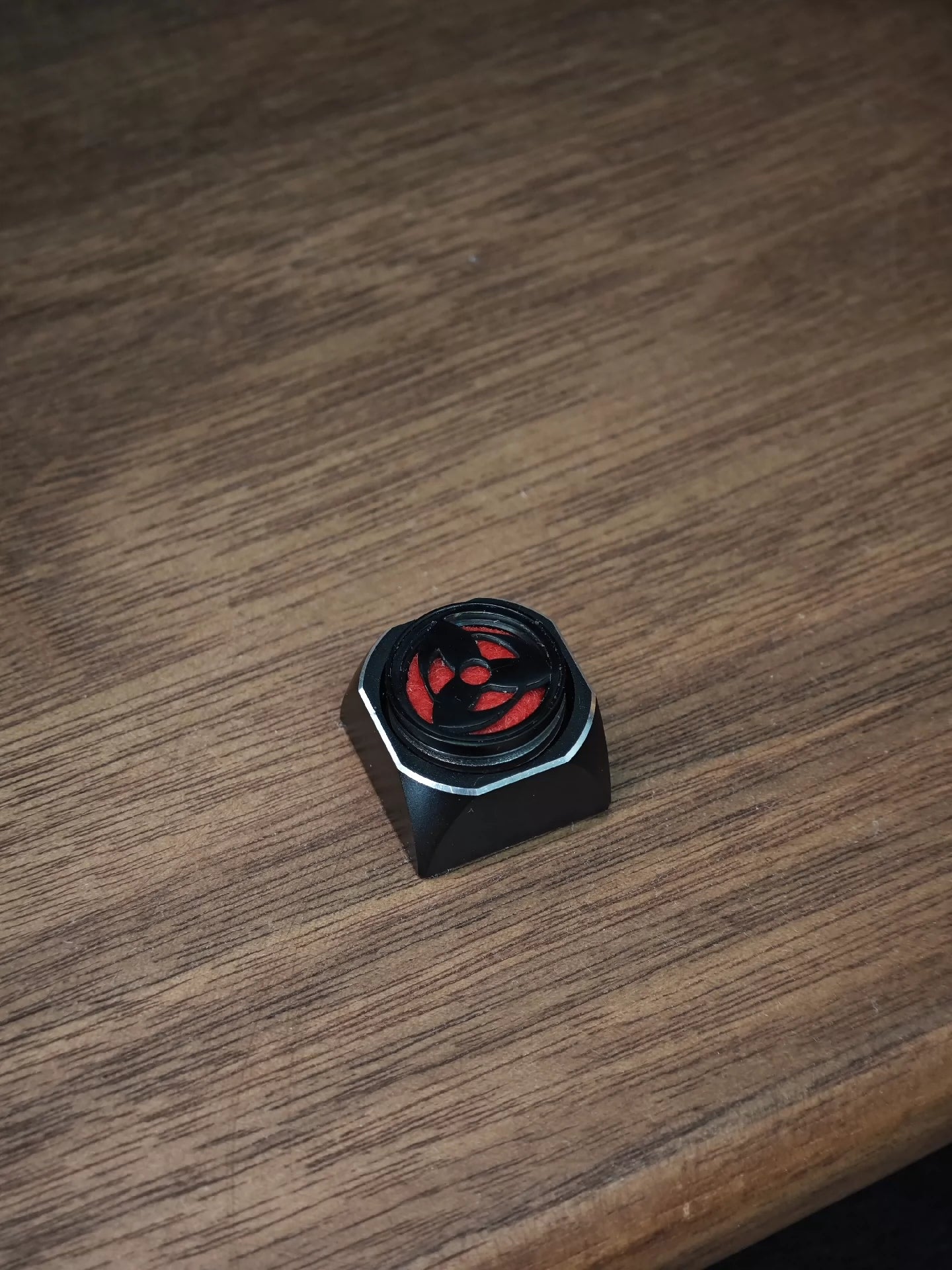 Naruto, Sharingan rotatable personalized keycaps, mechanical keyboard decorative keycaps. Decompression hypnosis rotation.