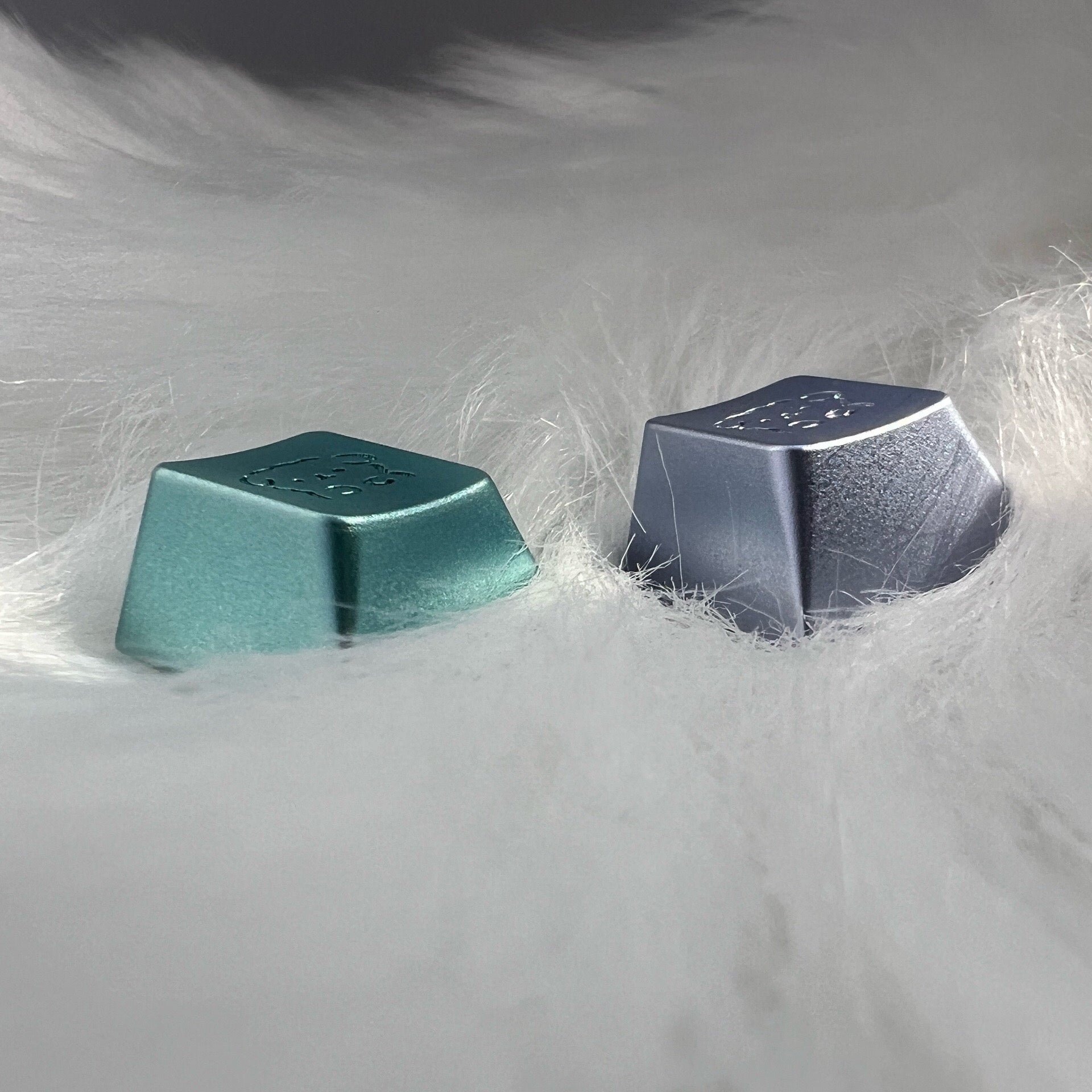 Aluminum alloy anode, simple cute little dog avatar pattern personalized keycap, metal decorative keycap