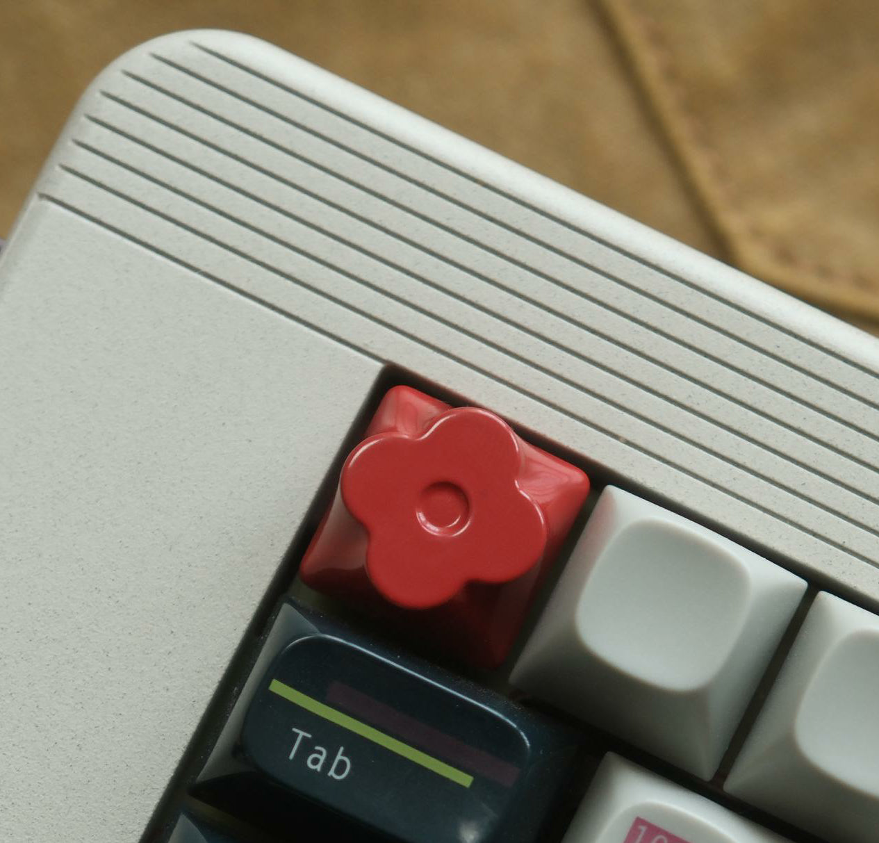 Flower shaped metal keycaps with personalized simplicity, CNC aluminum alloy personalized keycaps
