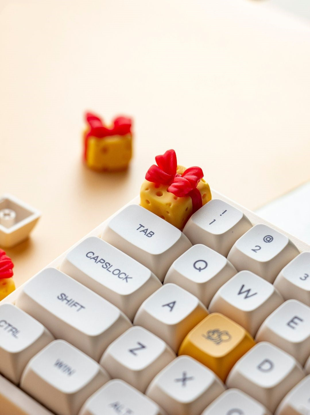 Cat and Mouse, Cheese Gift, Cheese Bow, Resin Personalized Mechanical Keyboard Decorative Keycaps.