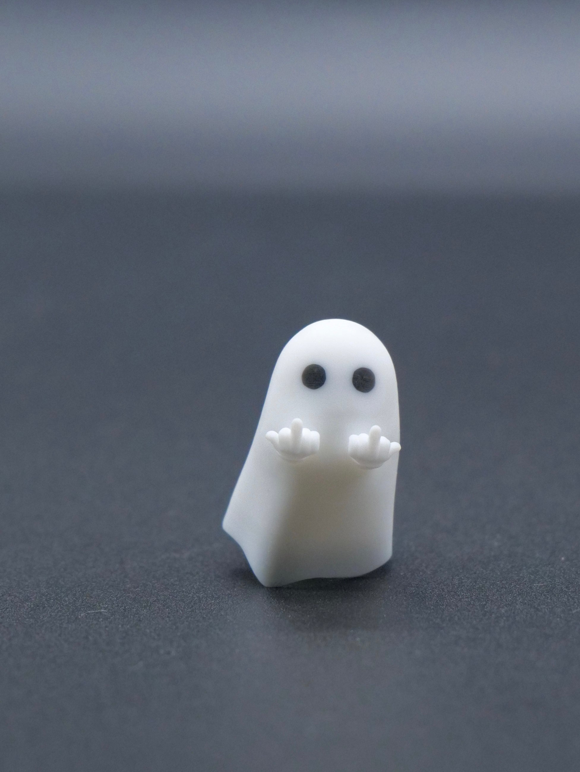 The little ghost with a vertical middle finger, cute artisankeycaps, resin molded personalized keycaps