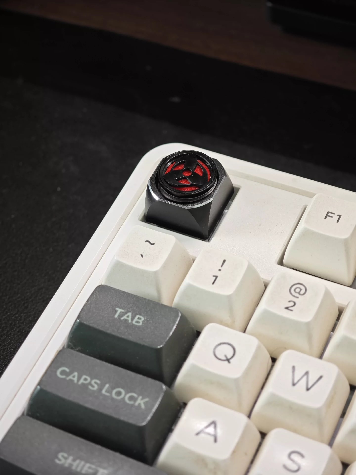 Naruto, Sharingan rotatable personalized keycaps, mechanical keyboard decorative keycaps. Decompression hypnosis rotation.