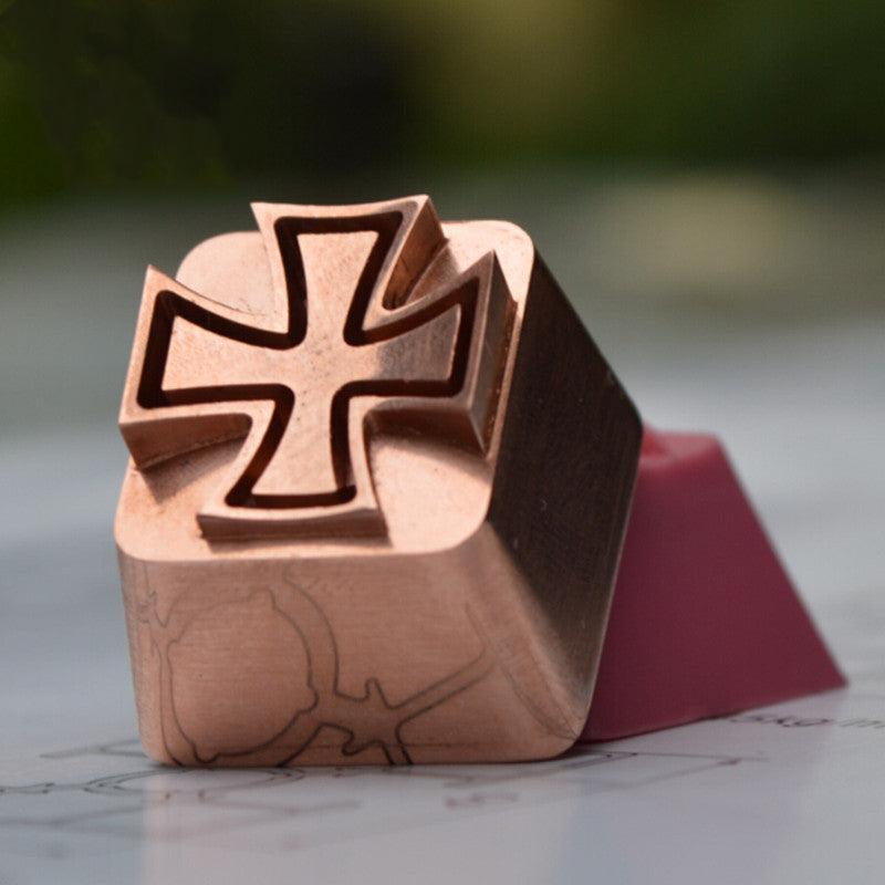 Crusader emblem, metal translucent personalized keycaps, mechanical keyboard metal decorative keycaps