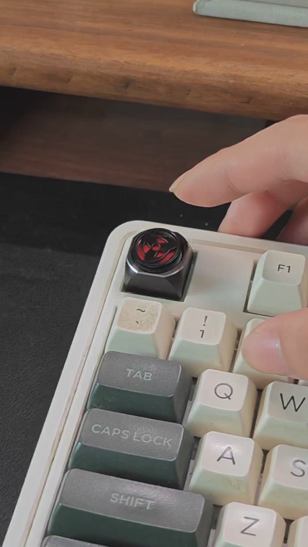 Naruto, Sharingan rotatable personalized keycaps, mechanical keyboard decorative keycaps. Decompression hypnosis rotation.