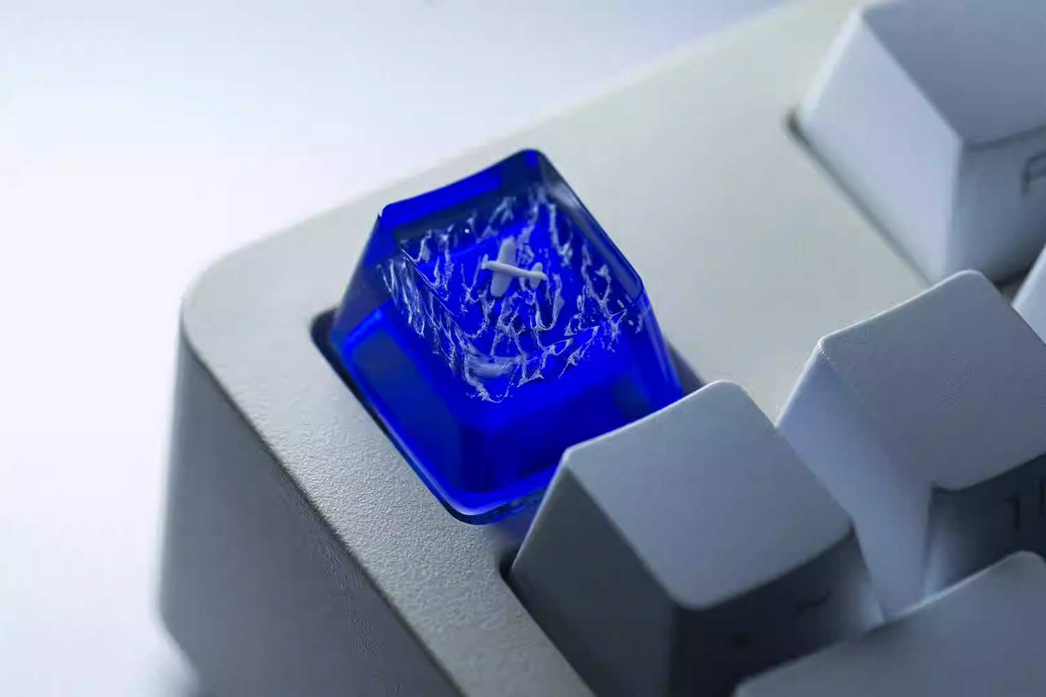 Airplane crossing the ocean creative personalized keycaps, Crystal drops of glue creative keycaps, artistic keycaps