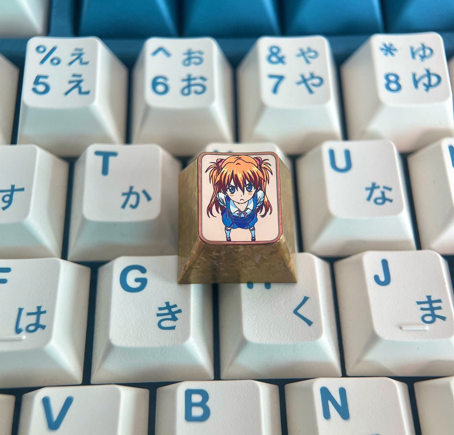 EVA， Looking down at the lively Asuka in the corner. 1U titanium alloy personalized keycaps, metal keycaps for anime characters.
