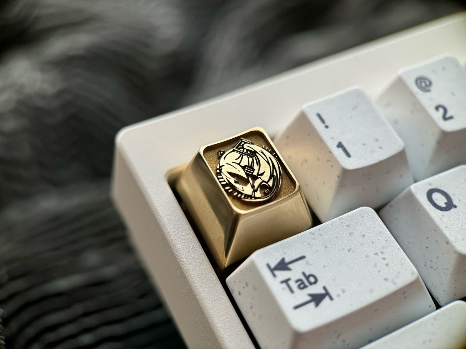 Hatsune Miku head badge, 1U brass personalized key cap, keyboard decorative key cap