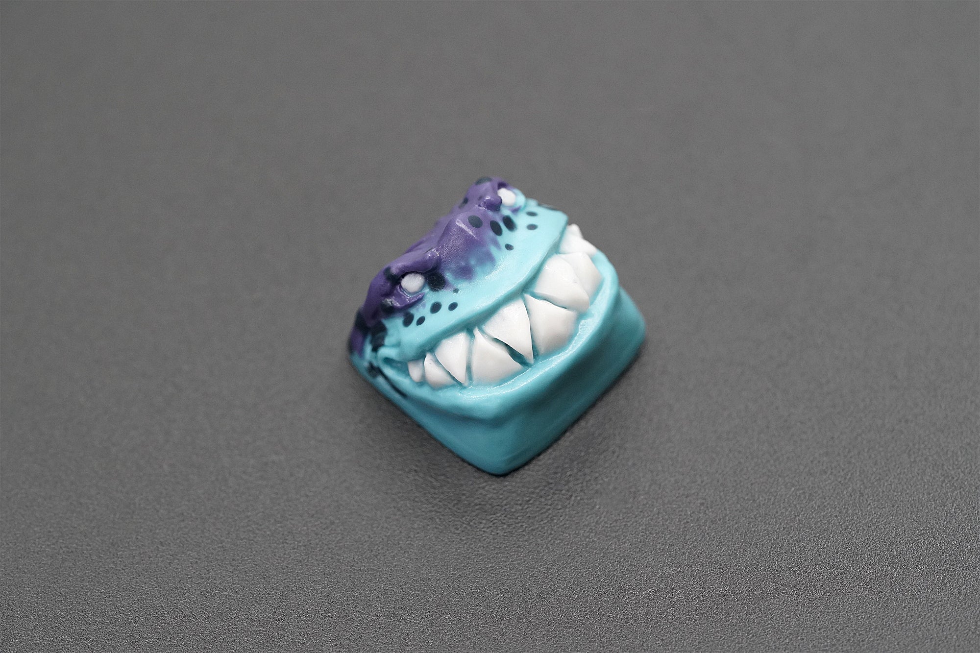 E010