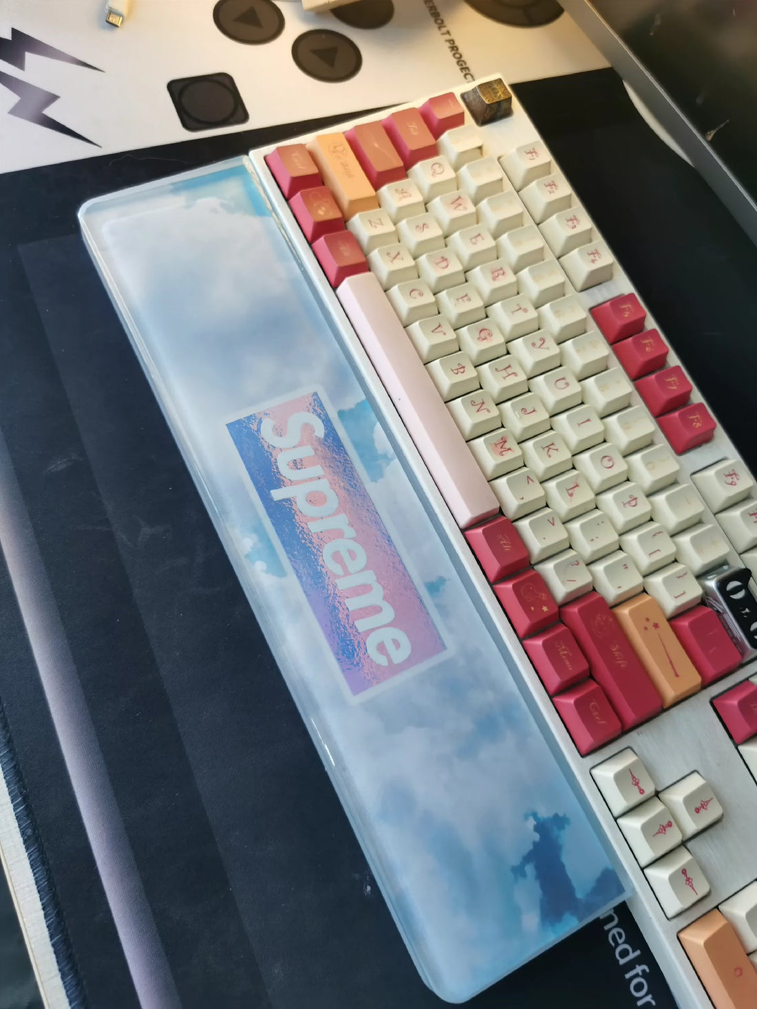 supreme,Keyboard holder， Handmade custom resin hand support, keyboard accessories