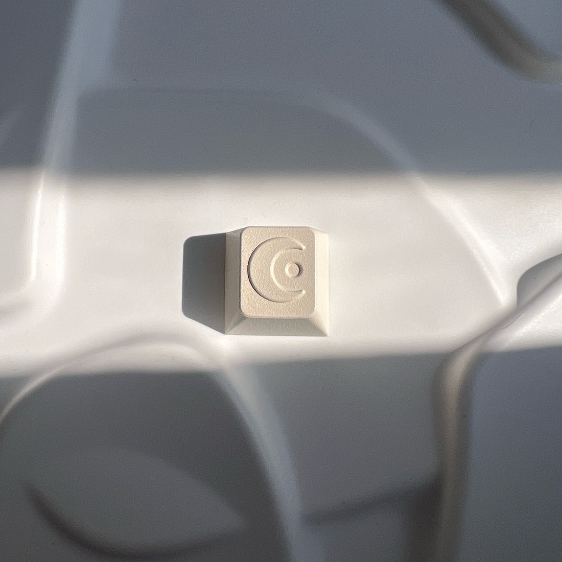 Minimally designed moon aluminum alloy anodized keycaps, personalized keycaps, decorative keycaps