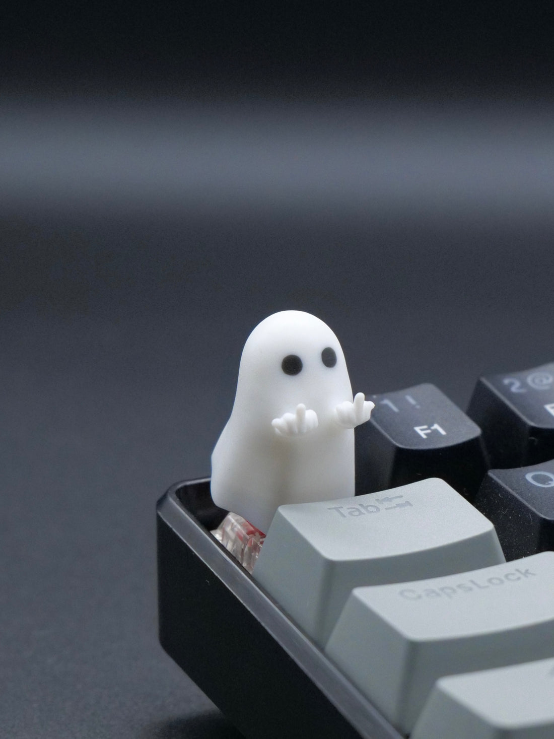 The little ghost with a vertical middle finger, cute artisankeycaps, resin molded personalized keycaps