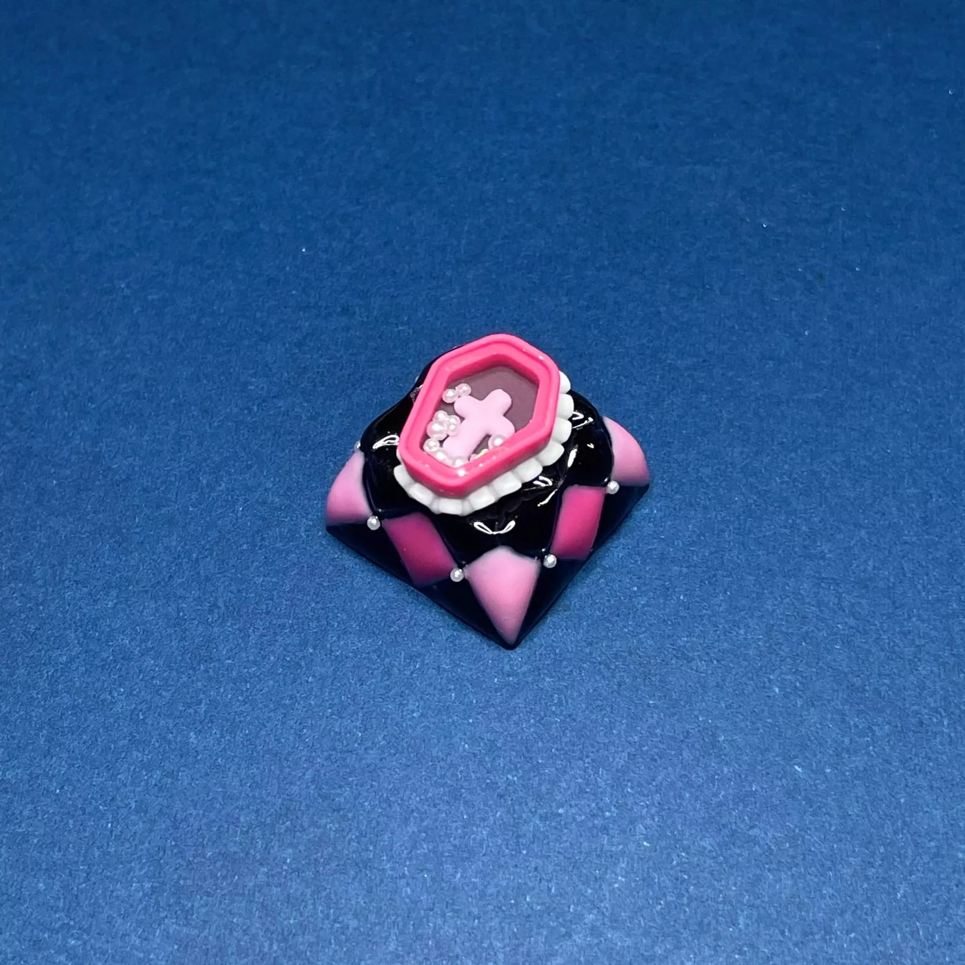 Night visit to vampires, cute style multi-color resin molding, artisankeycaps decorative keycaps