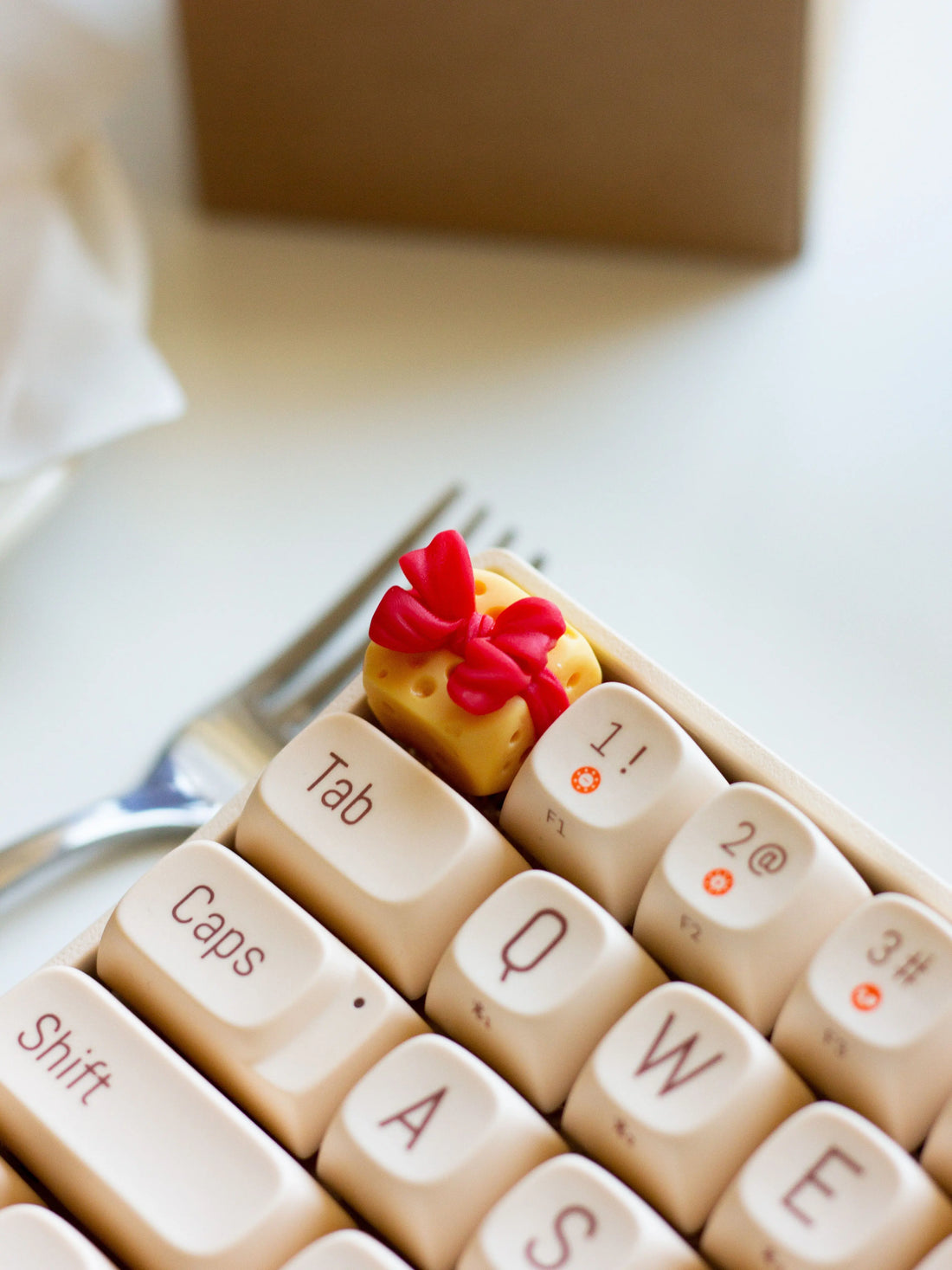 Cat and Mouse, Cheese Gift, Cheese Bow, Resin Personalized Mechanical Keyboard Decorative Keycaps.
