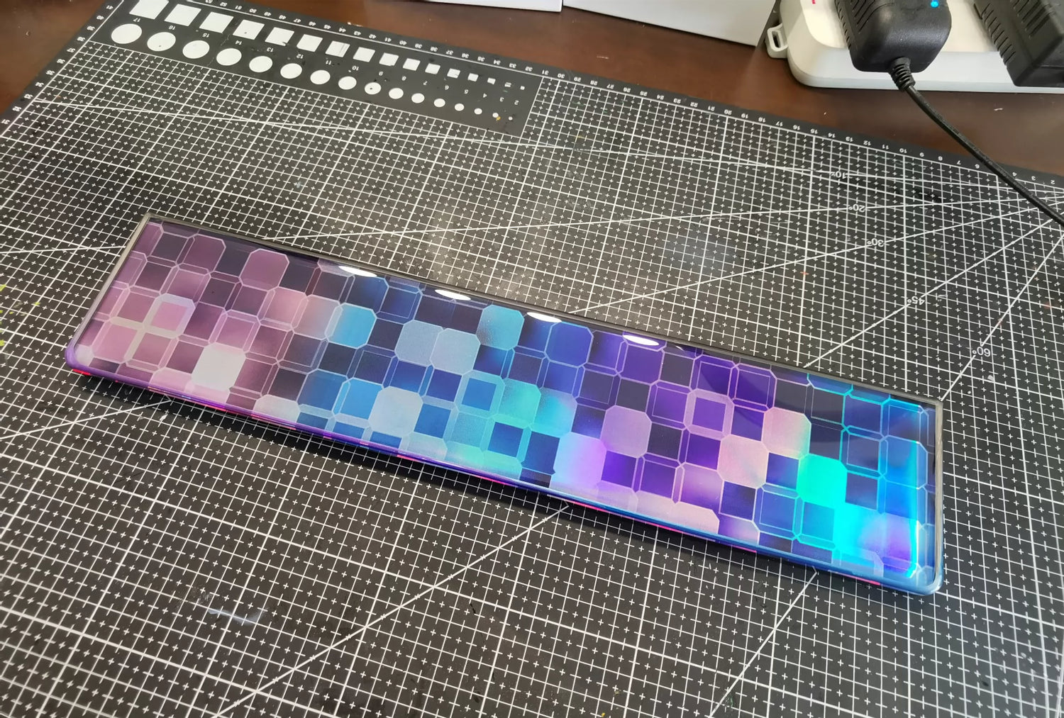 Encountering geometric dazzling laser themes, Keyboard holder, Handmade custom resin hand support, keyboard accessories