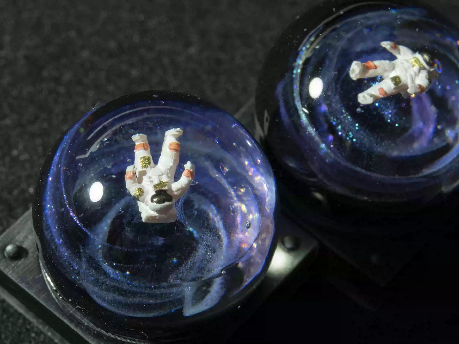 Resin dropper encapsulated astronaut artisankeycaps, mechanical keyboard personalized keycaps