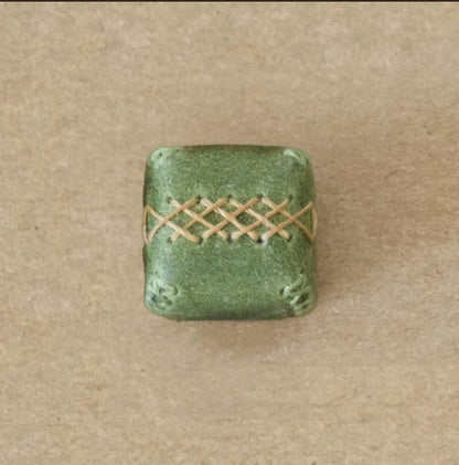 Leather material personalized keycaps, leather stitched retro artisan keycaps, mechanical keyboard decorative keycaps.