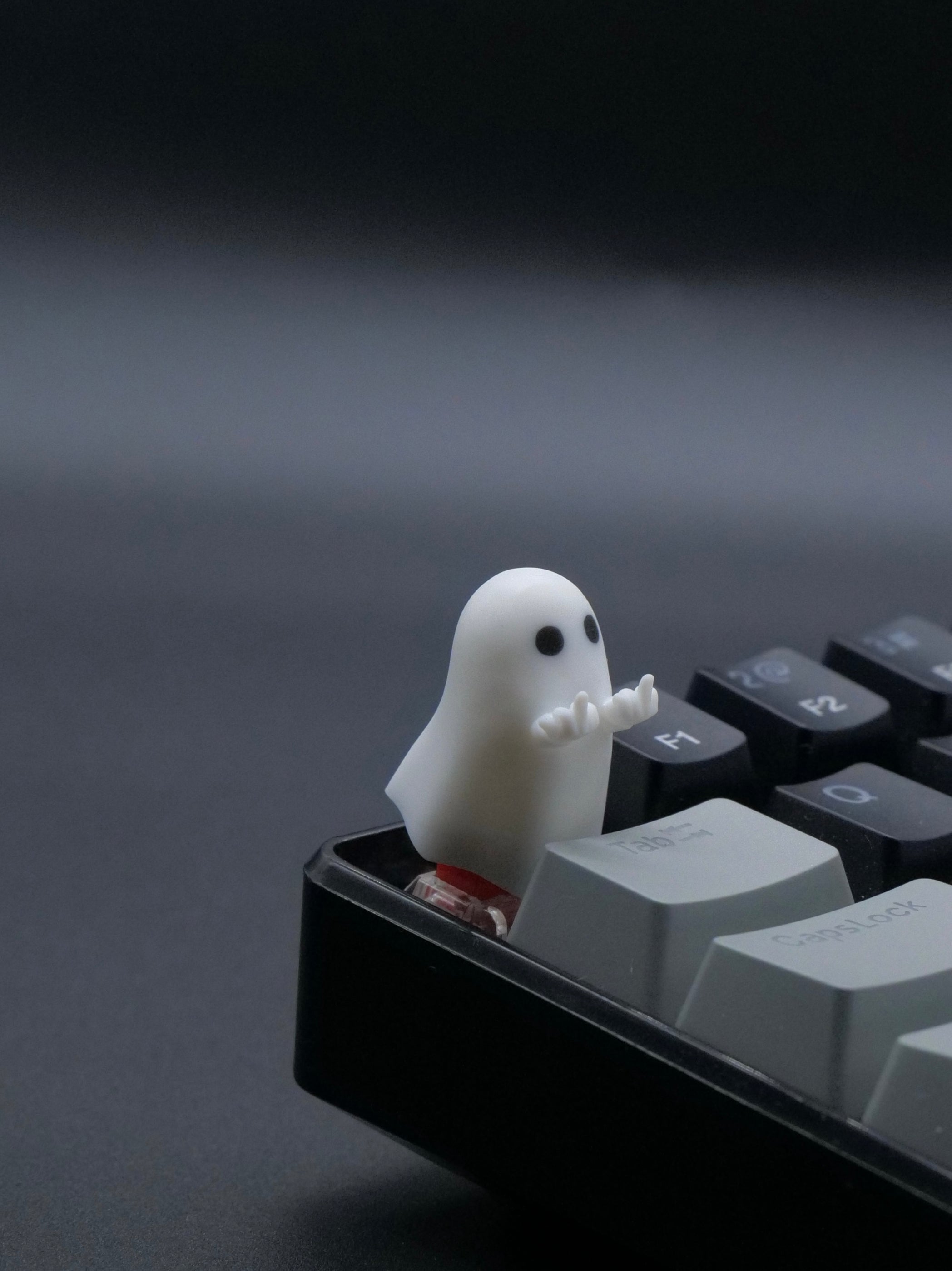 The little ghost with a vertical middle finger, cute artisankeycaps, resin molded personalized keycaps