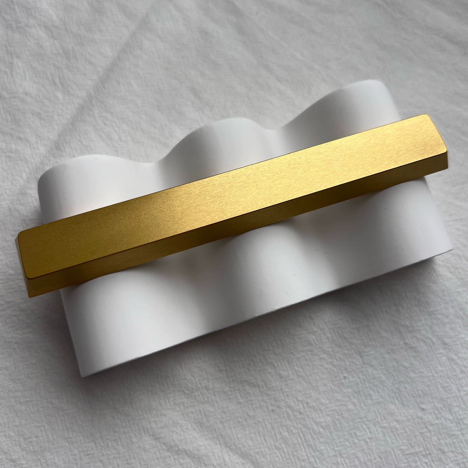 CNC aluminum alloy engraved simple metal space bar 6.25U/7U space bar, surface sandblasted anode metal with texture