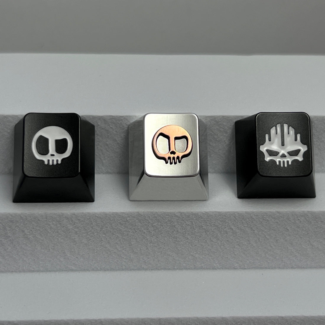 Skull colored red copper inlaid metal keycaps, original factory R4 height aluminum alloy CNC customized mechanical keyboard keycaps
