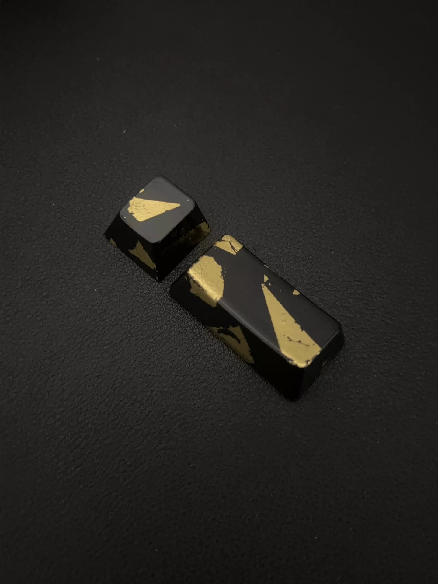 Chinese Lacquer, ESC+keycaps 2.25U left shift · Gold shattering effect, personalized keycaps, resin coated keycaps, mechanical keyboard decorative keycaps