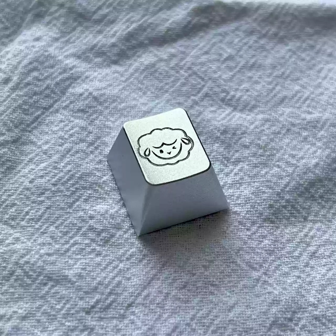 Aluminum alloy anode, simple lamb portrait pattern personalized keycap, metal decorative keycap