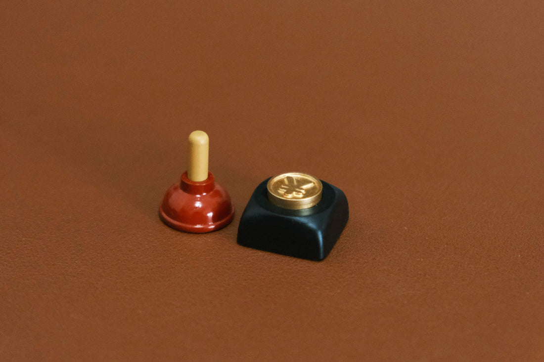 Gold suction toilet small leather handle magnetic suction personalized keycap single mechanical keyboard keycap cross axis cute keycap