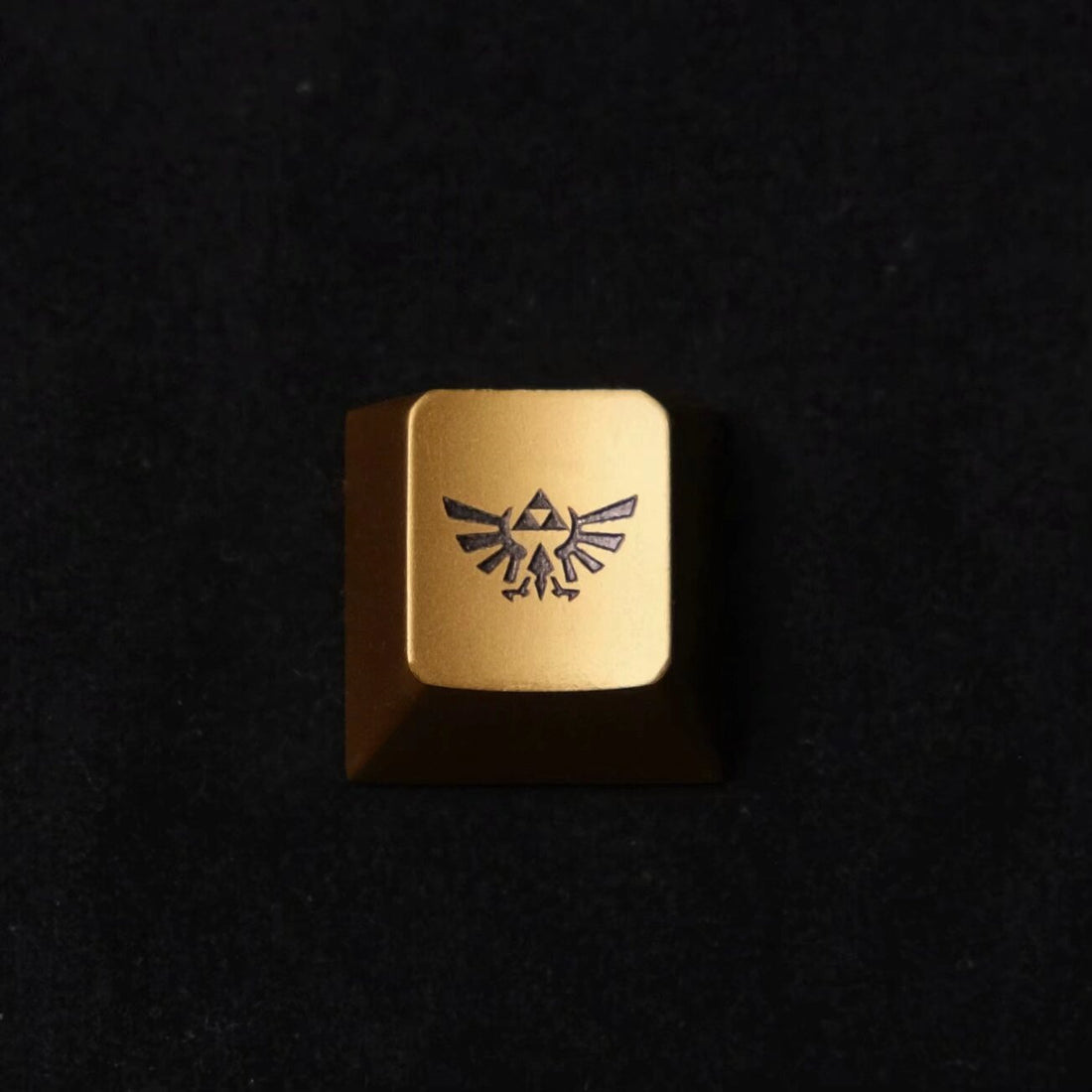 Zelda， Kingdom emblem, aluminum alloy anodized personalized keycaps, mechanical keyboard decorative keycaps.