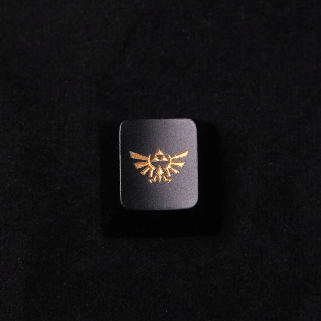 Zelda， Kingdom emblem, aluminum alloy anodized personalized keycaps, mechanical keyboard decorative keycaps.