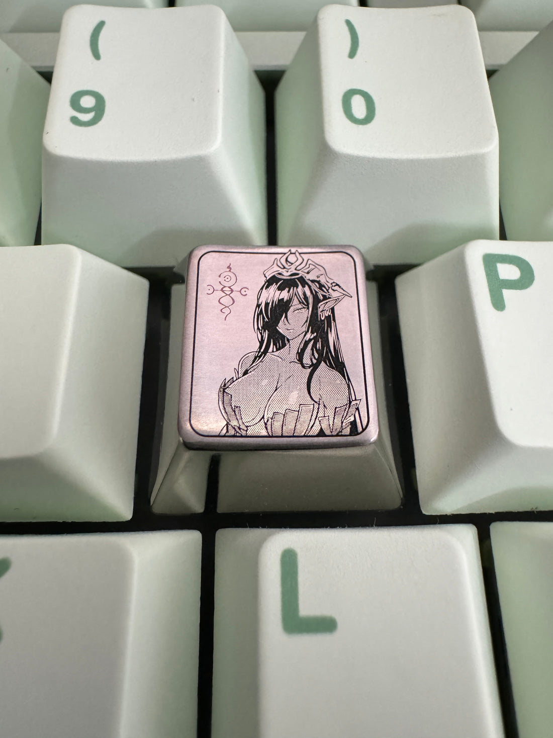 Black Beast Queen, titanium alloy plain carving, black and white carving, personalized keycaps, decorative keycaps