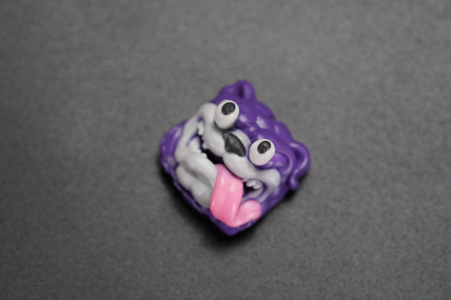 B002