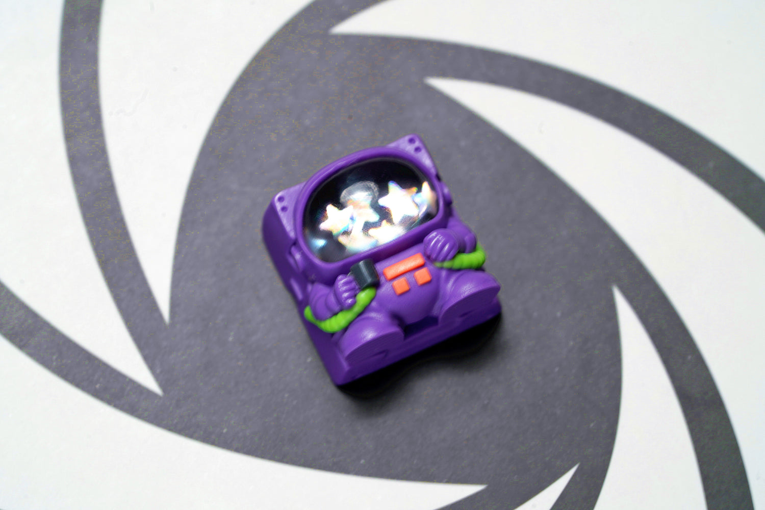 T003