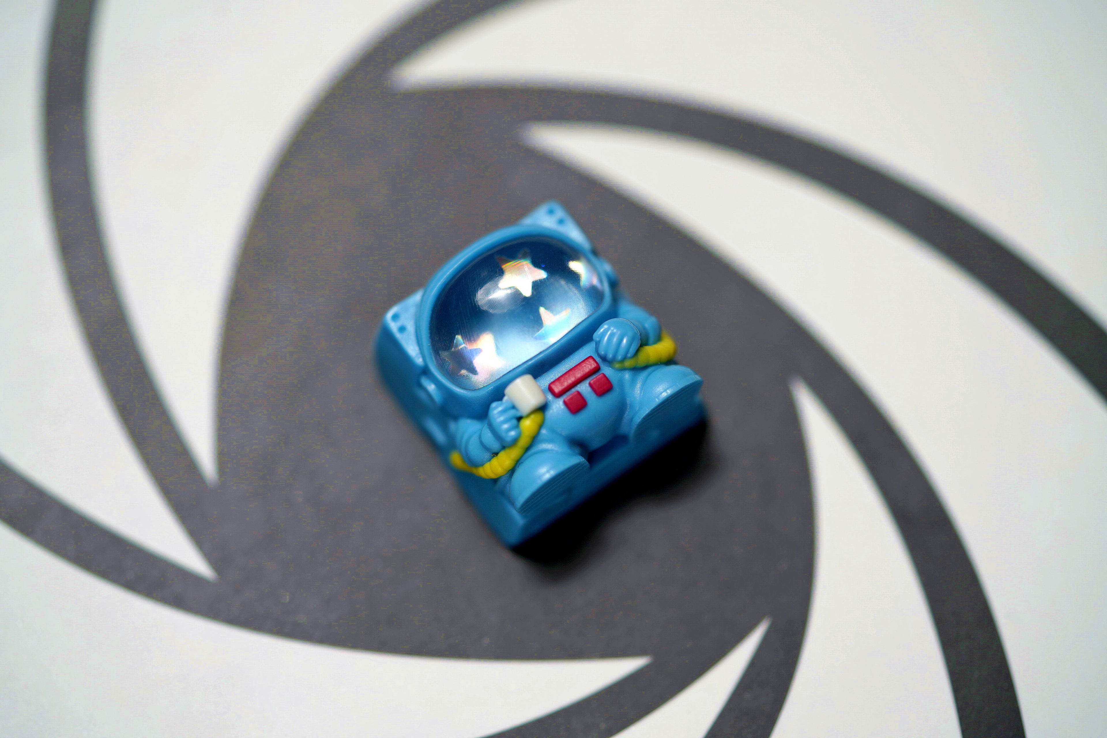 T004