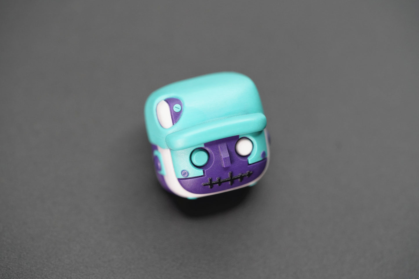 Q003